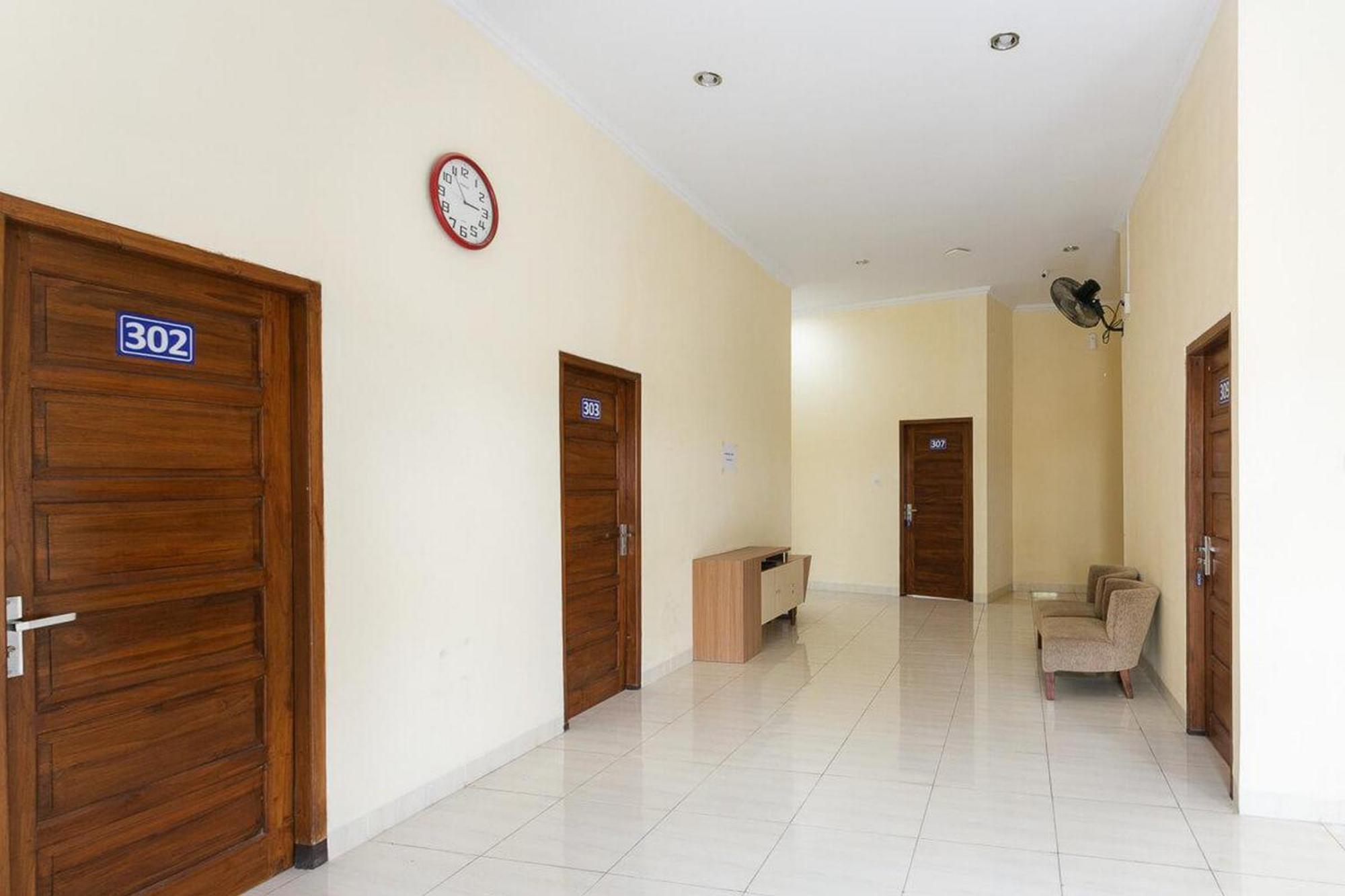 Reddoorz Syariah Near Purwosari Train Station Hotel Solo Eksteriør billede