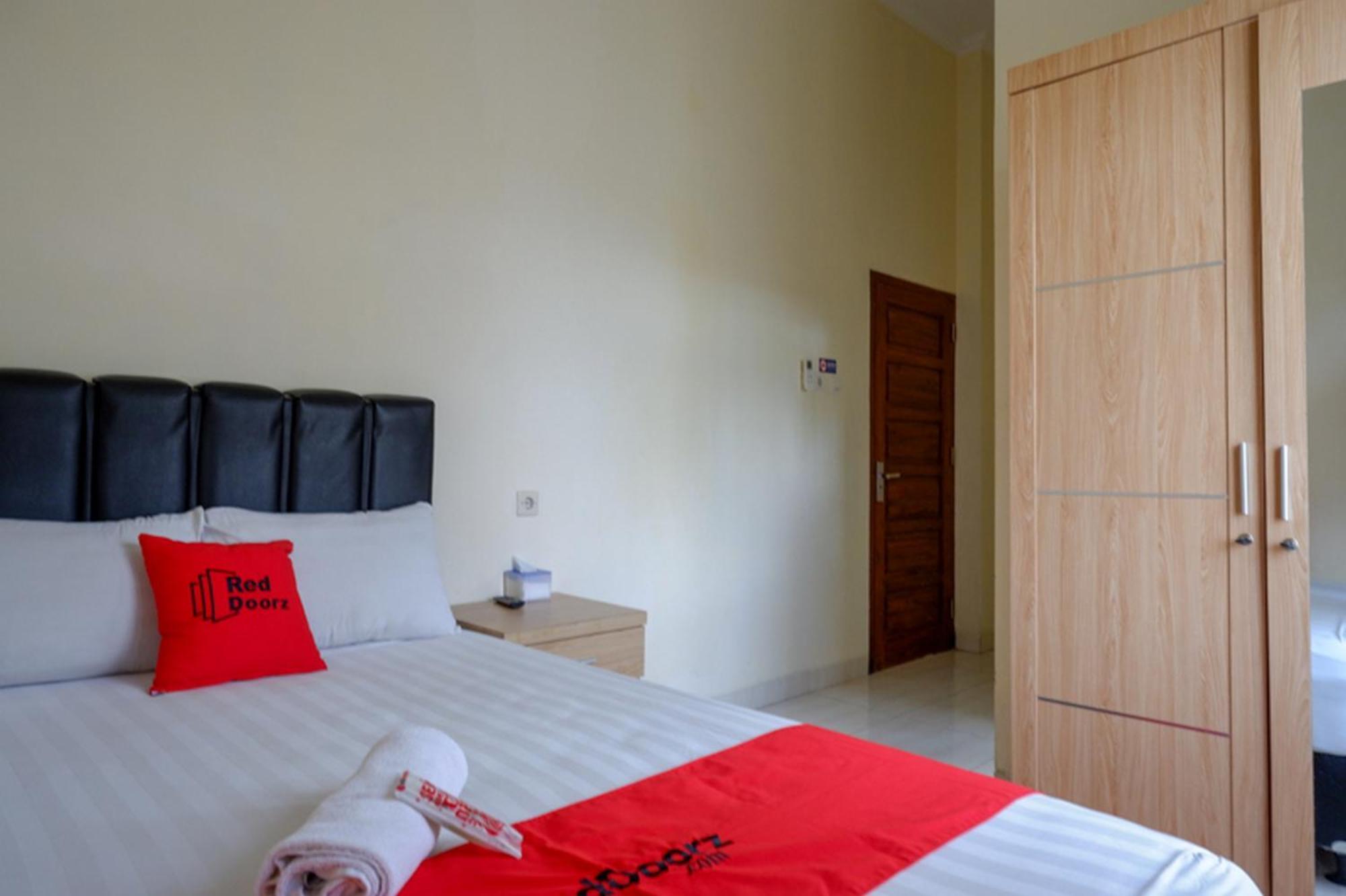 Reddoorz Syariah Near Purwosari Train Station Hotel Solo Eksteriør billede