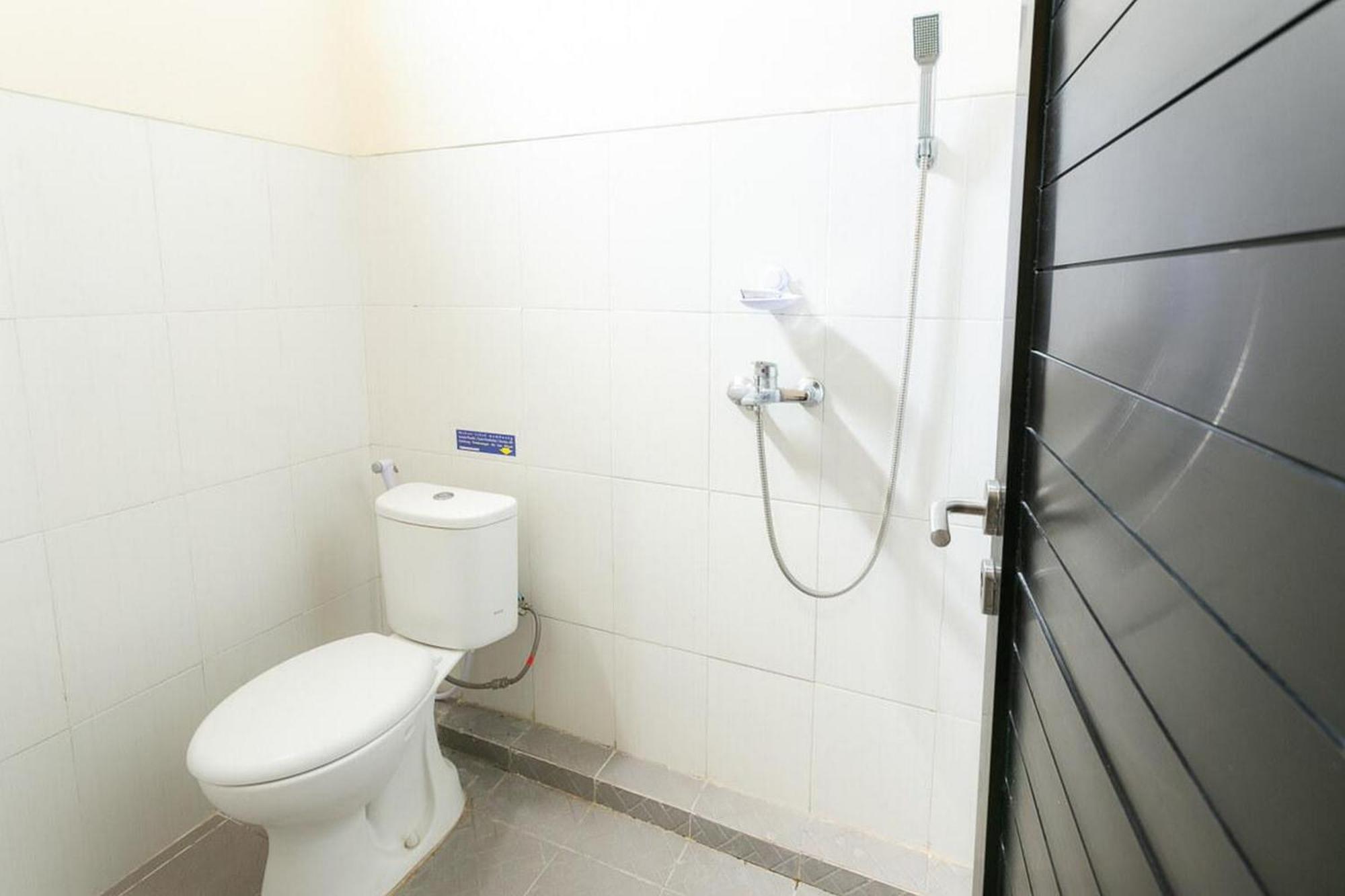 Reddoorz Syariah Near Purwosari Train Station Hotel Solo Eksteriør billede