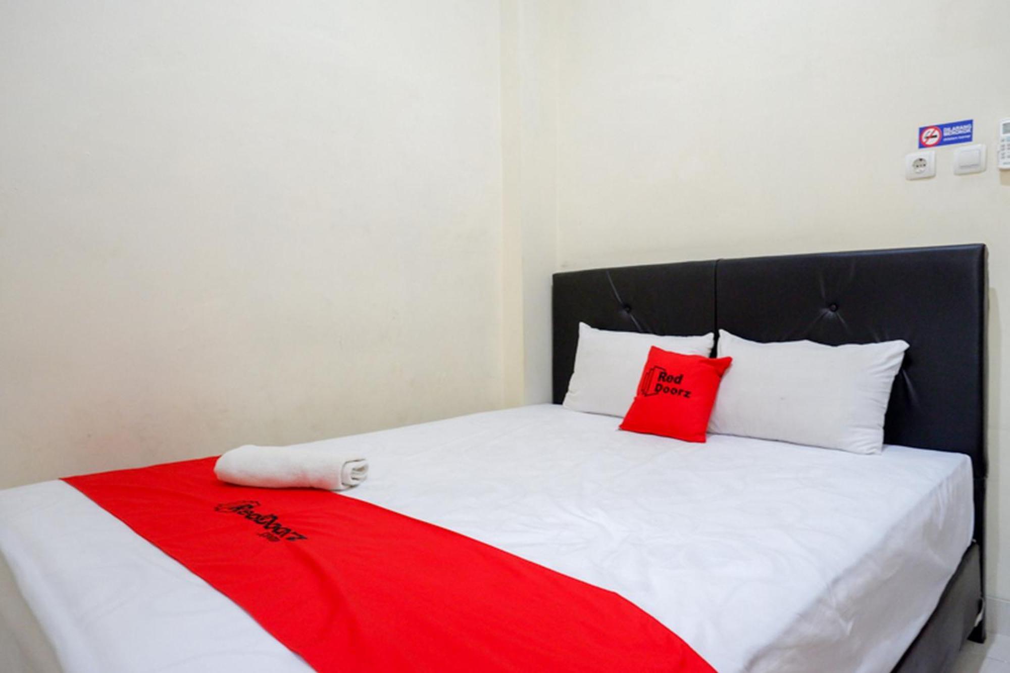Reddoorz Syariah Near Purwosari Train Station Hotel Solo Eksteriør billede