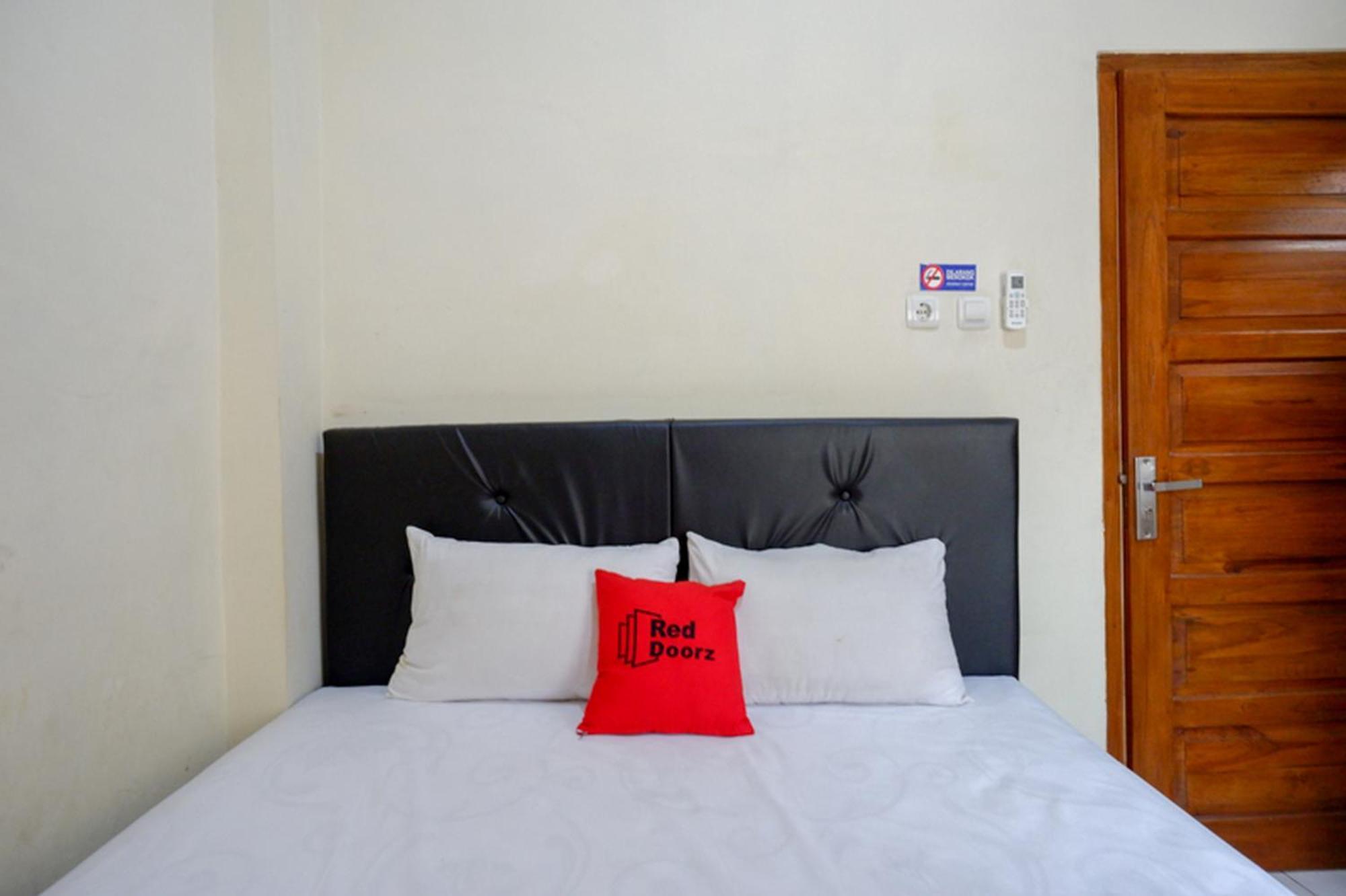 Reddoorz Syariah Near Purwosari Train Station Hotel Solo Eksteriør billede