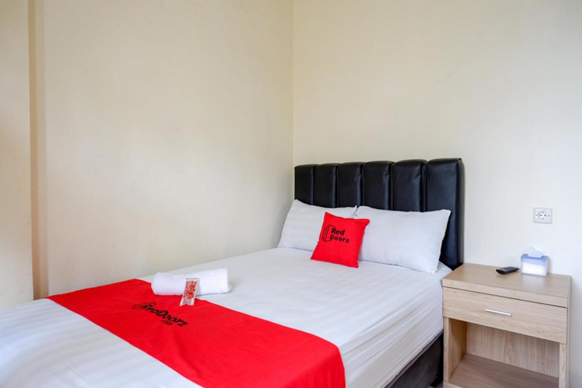 Reddoorz Syariah Near Purwosari Train Station Hotel Solo Eksteriør billede
