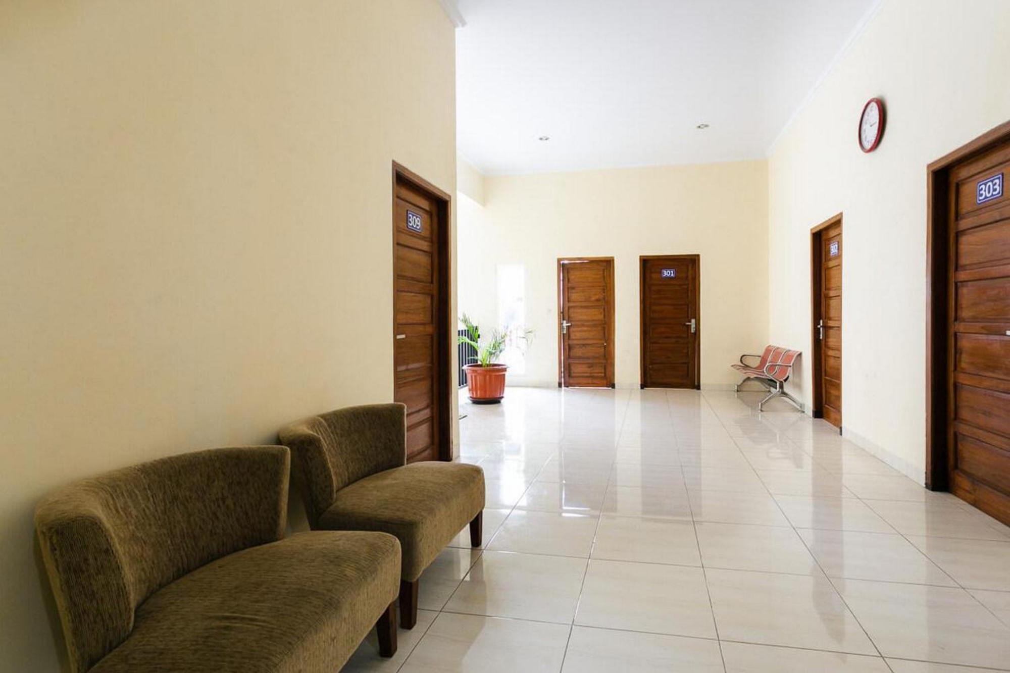 Reddoorz Syariah Near Purwosari Train Station Hotel Solo Eksteriør billede
